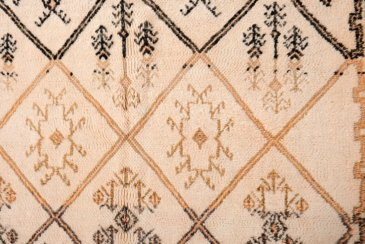 Vintage Moroccan Rug 5'6" x 9'4" – Ref. 4143